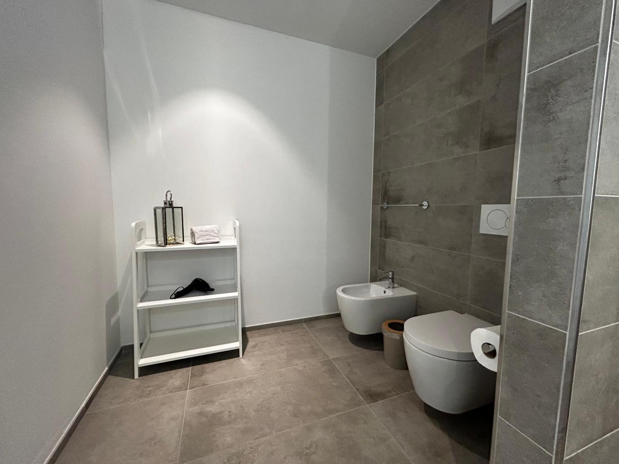 Family Apartment, Near The Beach Whit Private Park Locarno Bagian luar foto