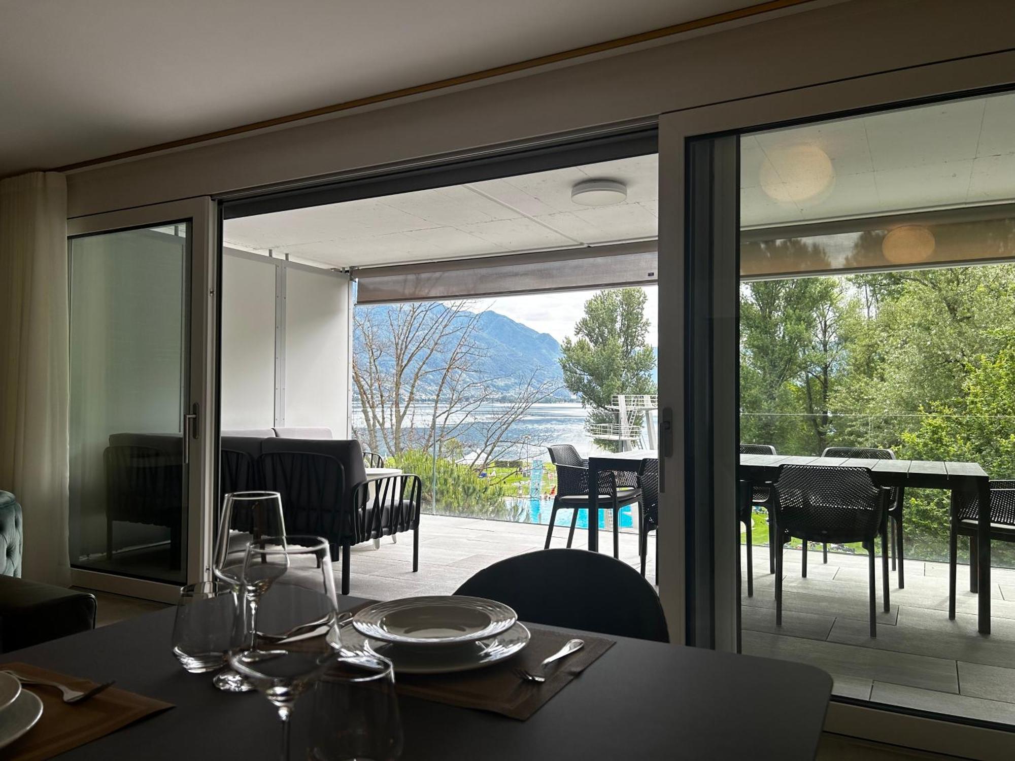 Family Apartment, Near The Beach Whit Private Park Locarno Bagian luar foto