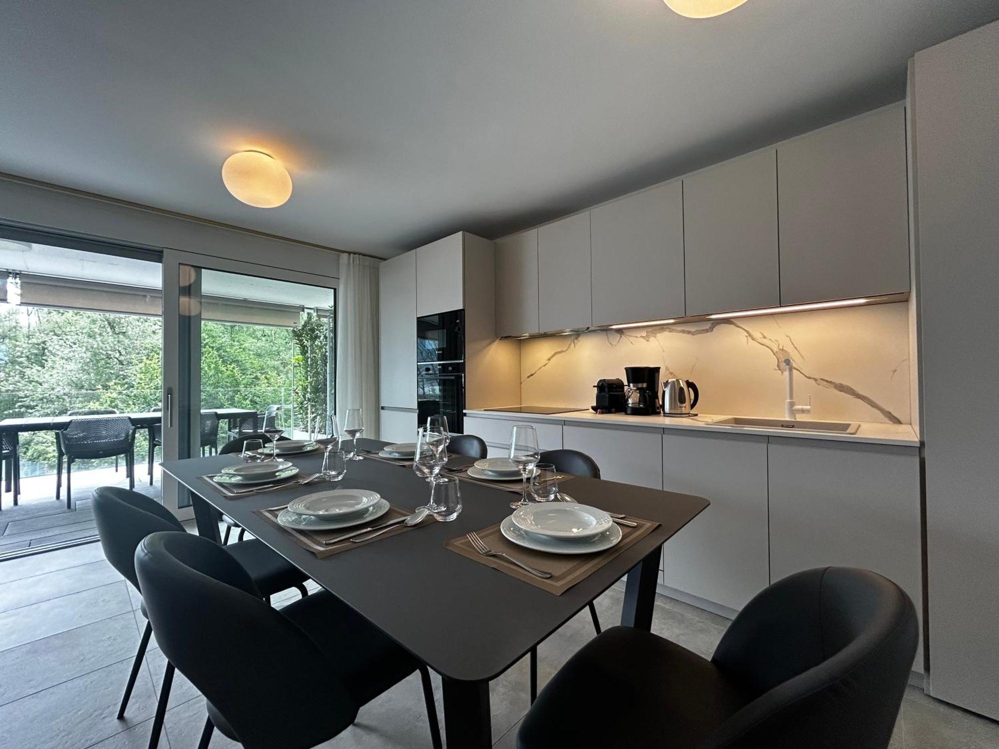 Family Apartment, Near The Beach Whit Private Park Locarno Bagian luar foto
